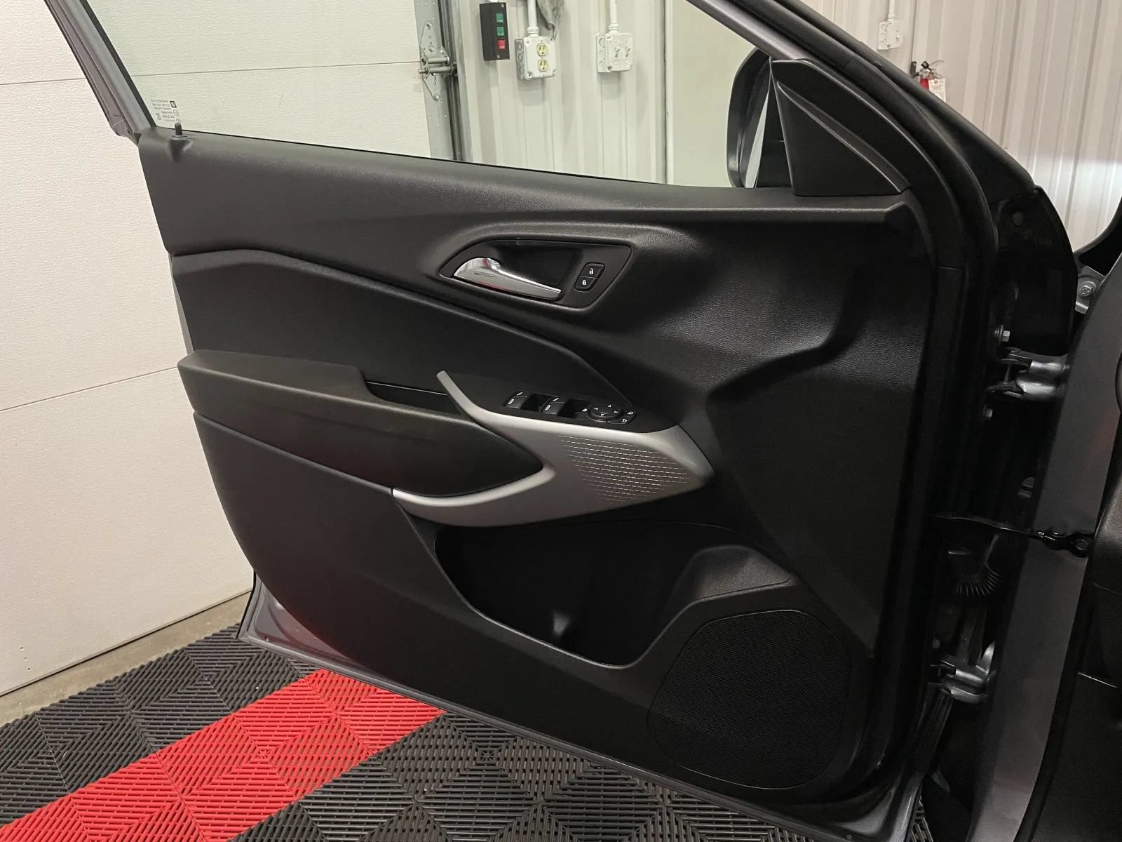 Used 2026 Chevrolet Trax LS w/ Driver Confidence Package FWD image 25