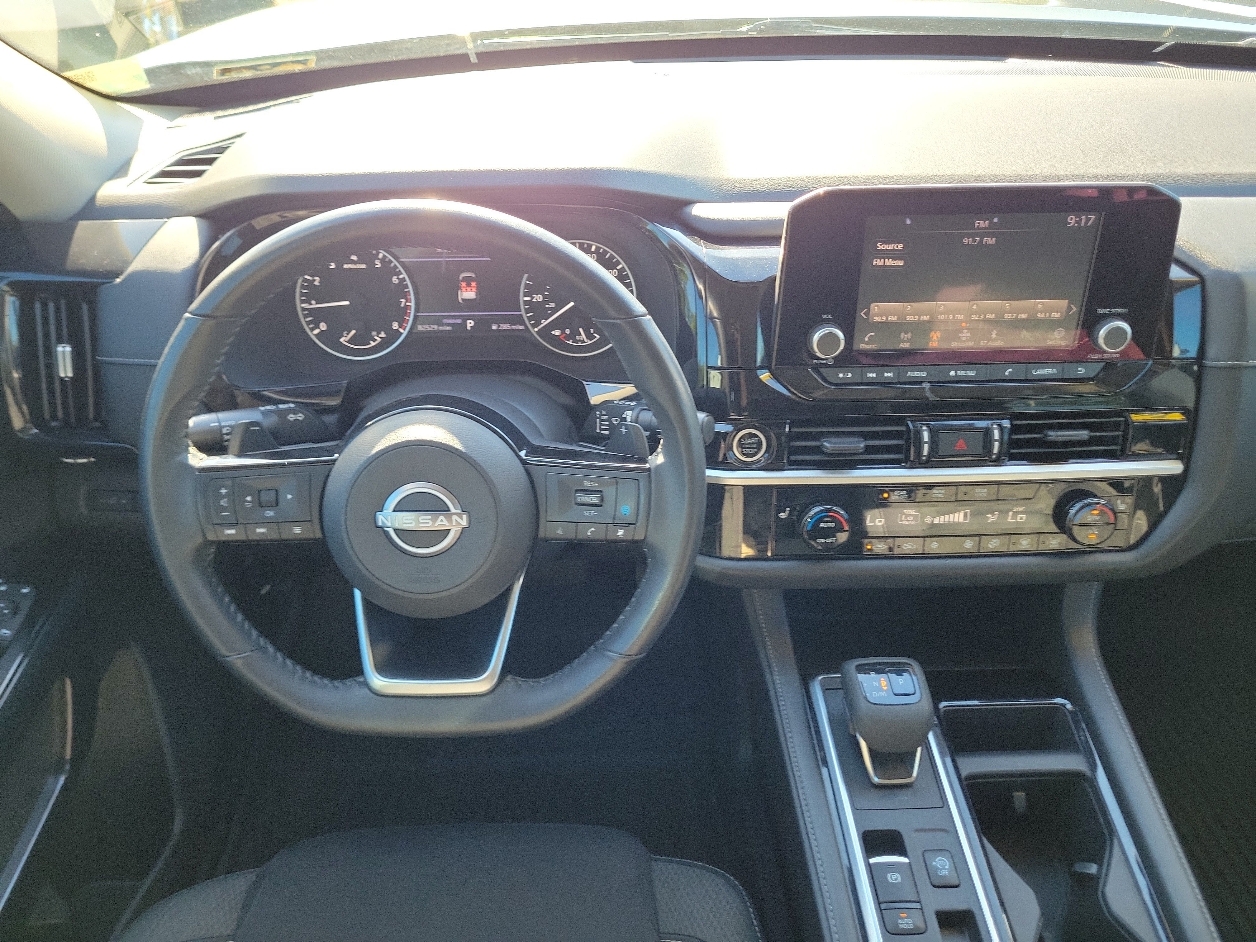 Used 2022 Nissan Pathfinder SV w/ SV Premium Package FWD image 19