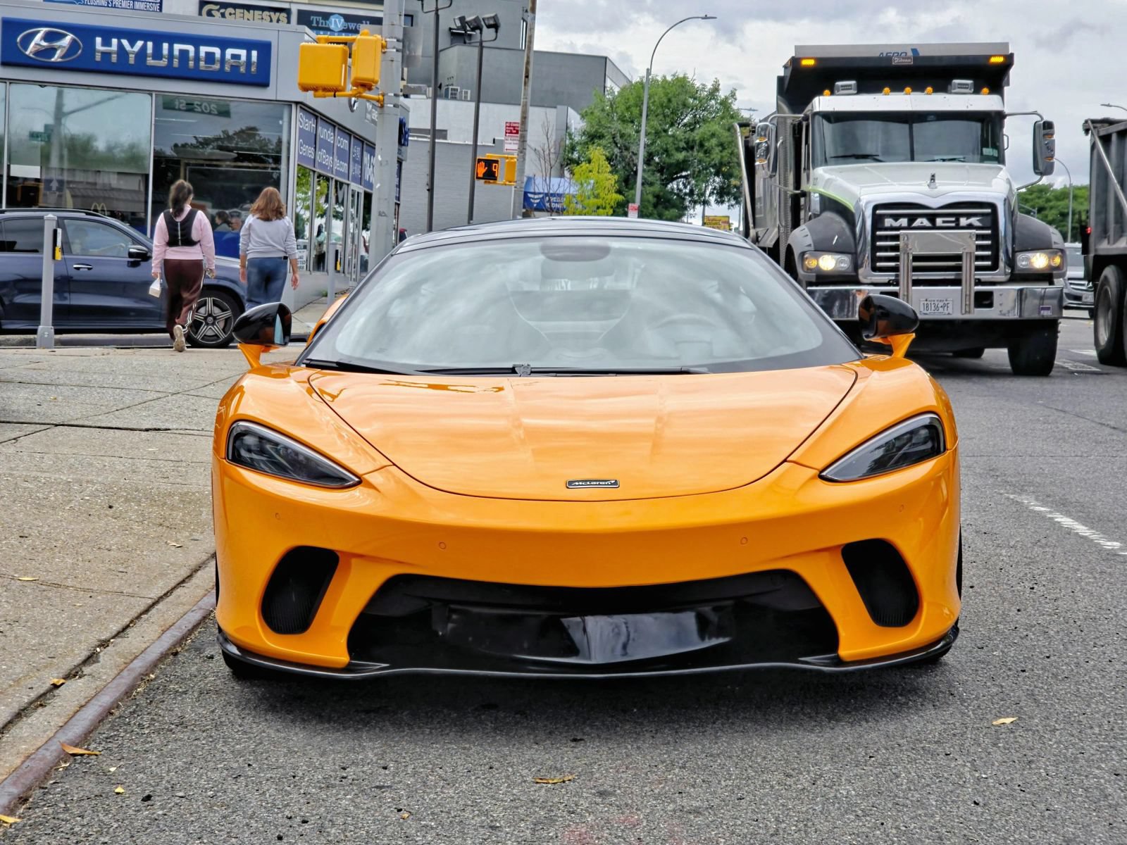 Used 2023 McLaren GT RWD image 5
