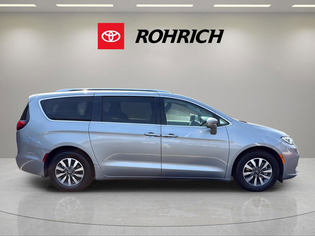 Used 2021 Chrysler Pacifica Touring-L image 5