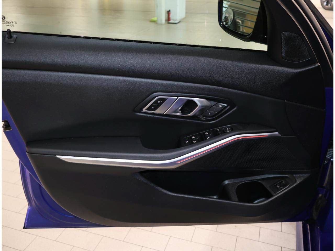 Used 2022 BMW 330i Sedan w/ M Sport Package RWD image 10