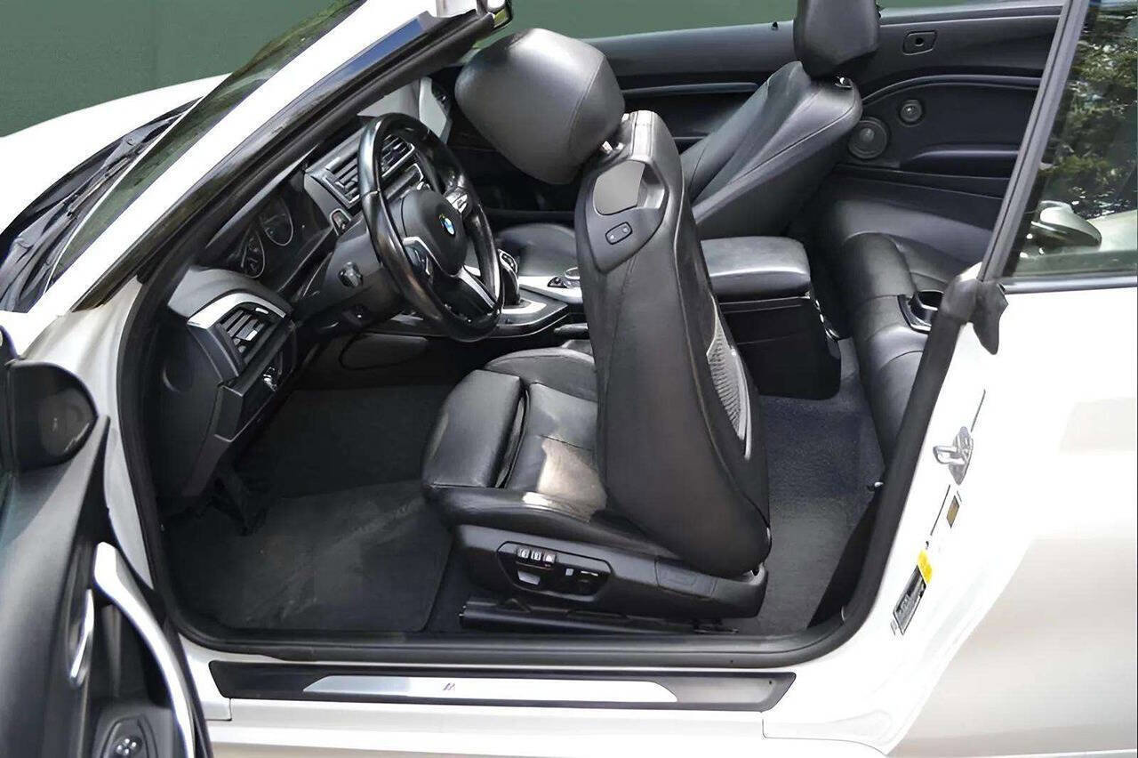 Used 2015 BMW M235i Convertible image 25