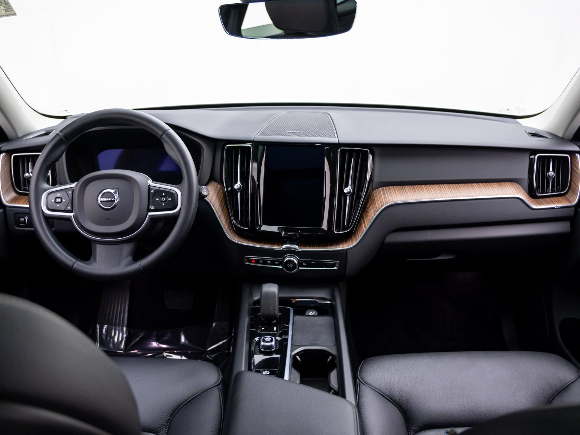 Used 2022 Volvo XC60 B5 Momentum w/ Advanced Package AWD/4WD image 9