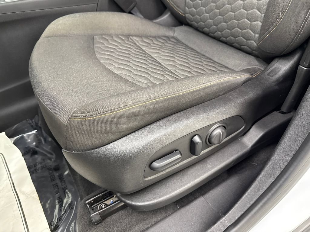 Used 2019 Chevrolet Equinox LT image 12