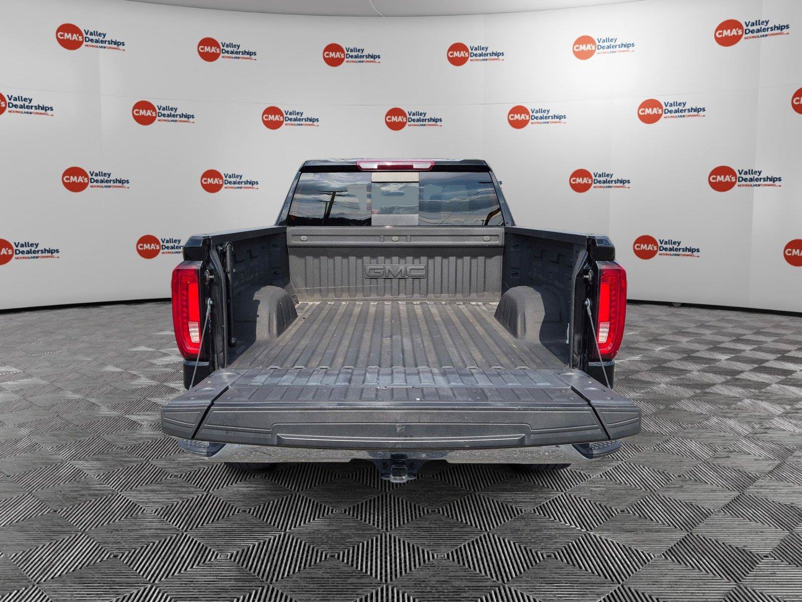 Used 2023 GMC Sierra 1500 SLT w/ SLT Premium Plus Package AWD/4WD image 18