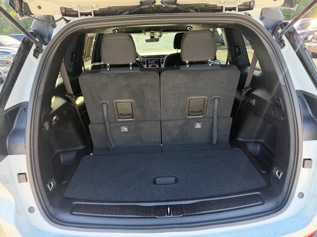 Used 2025 Jeep Grand Cherokee L Laredo RWD image 41
