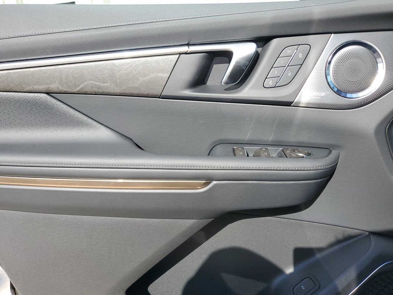 New 2026 Buick Enclave Avenir w/ Super Cruise Package FWD image 17