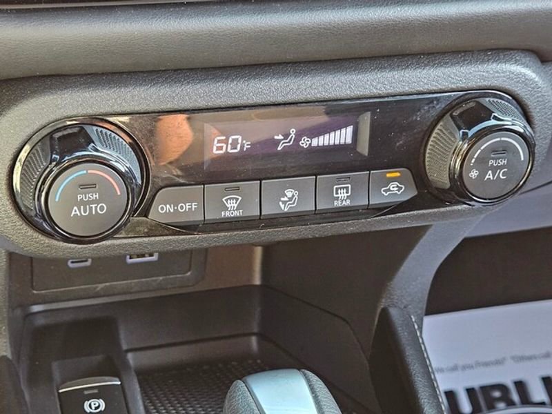 Used 2024 Nissan Kicks SR image 22