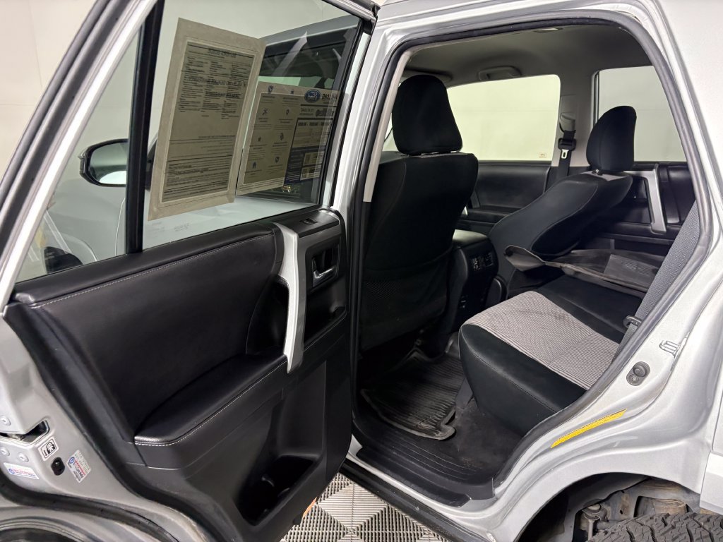 Used 2016 Toyota 4Runner SR5 AWD/4WD image 25