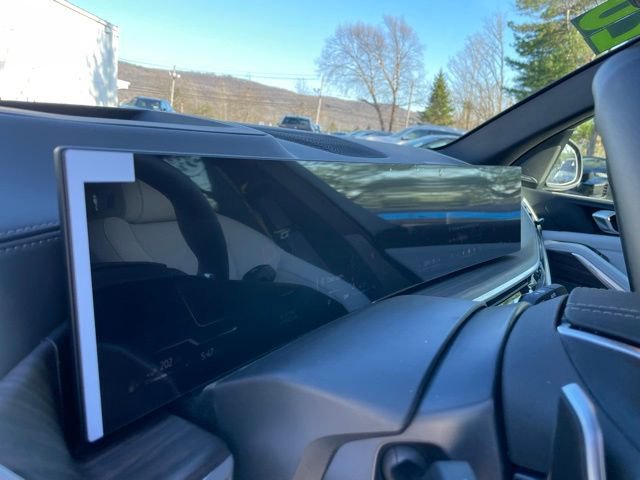 Used 2026 BMW X5 xDrive50e w/ Premium Package image 14