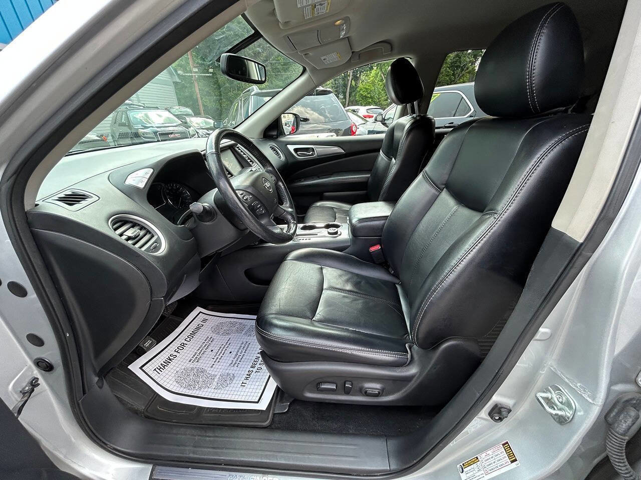 Used 2019 Nissan Pathfinder SL AWD/4WD image 6