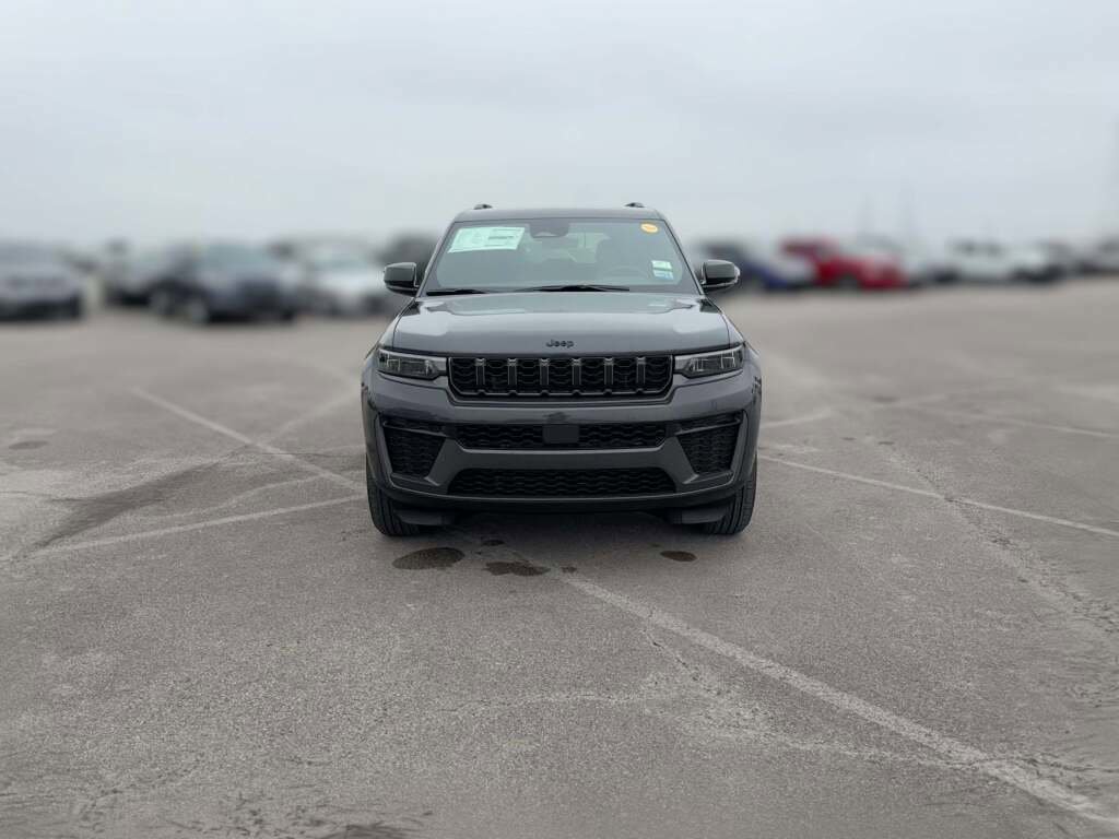 New 2026 Jeep Grand Cherokee Altitude image 2
