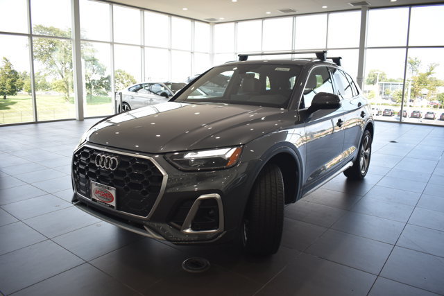 Used 2023 Audi Q5 2.0T Premium Plus w/ Premium Plus Package AWD/4WD image 3