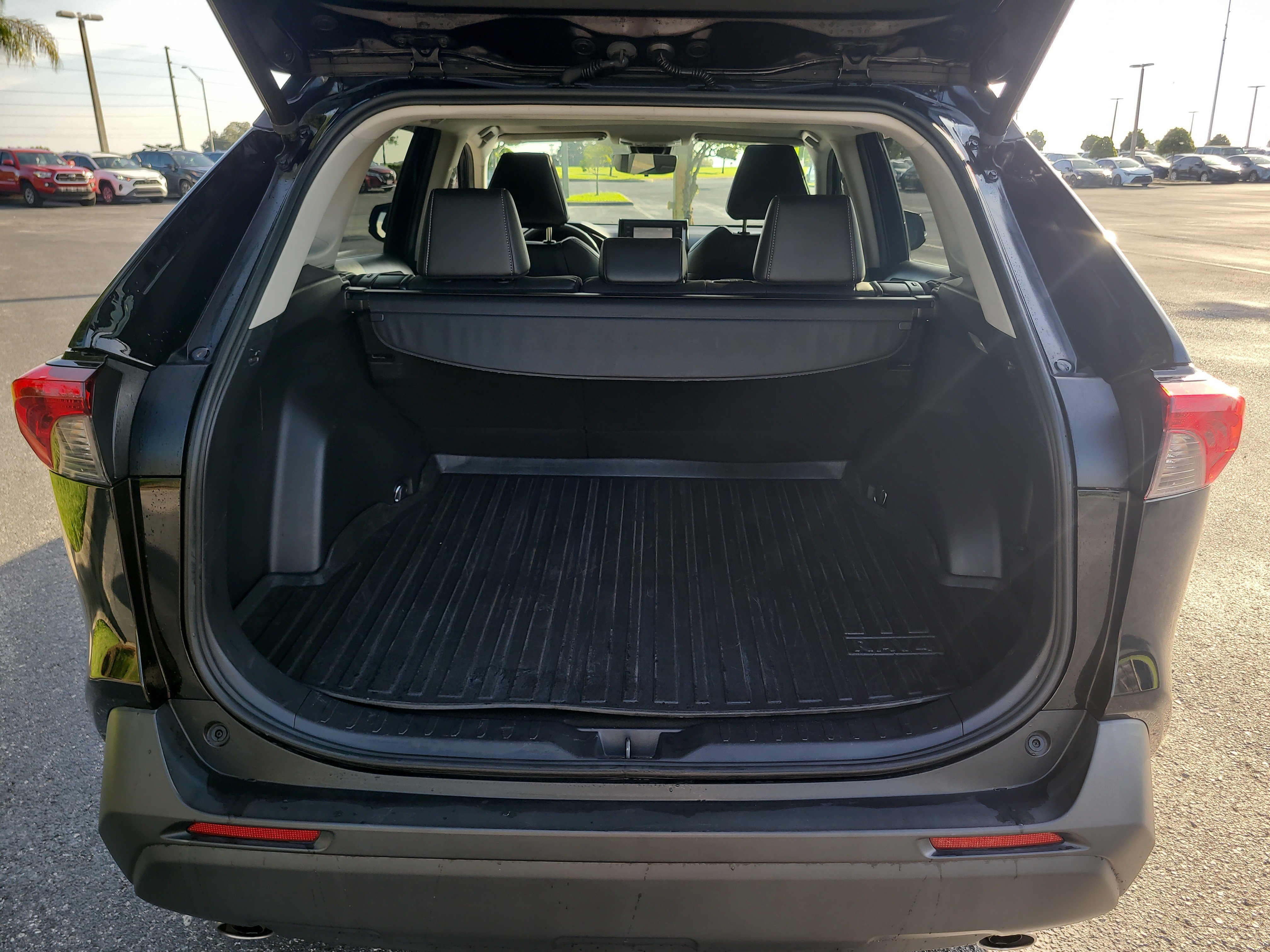 Used 2021 Toyota RAV4 XLE Premium FWD image 11
