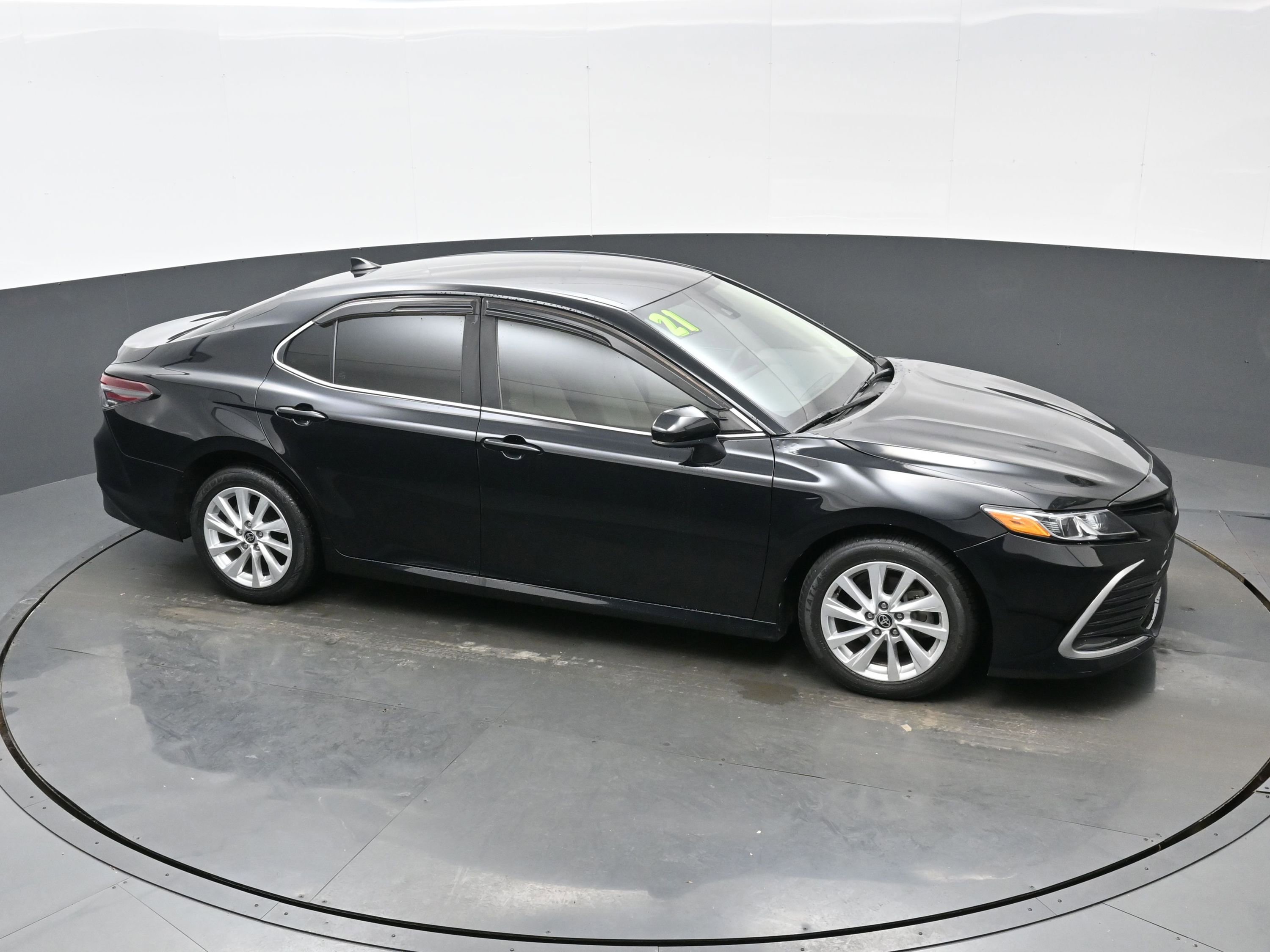 Used 2021 Toyota Camry LE image 36