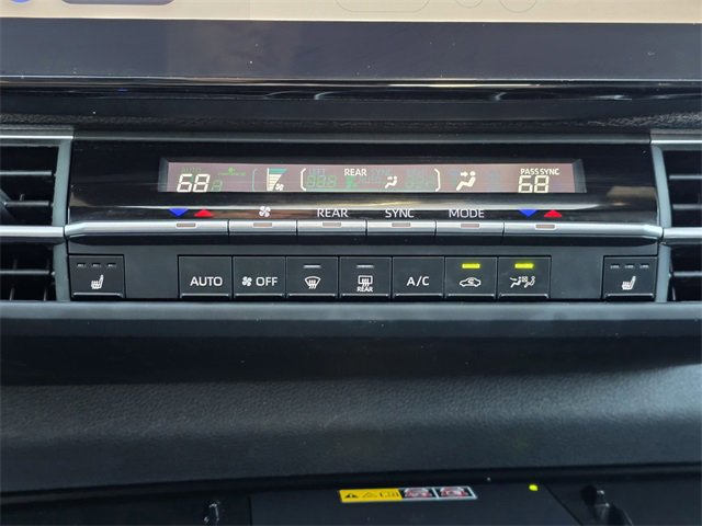 Used 2025 Toyota Sienna XLE Woodland Edition image 15