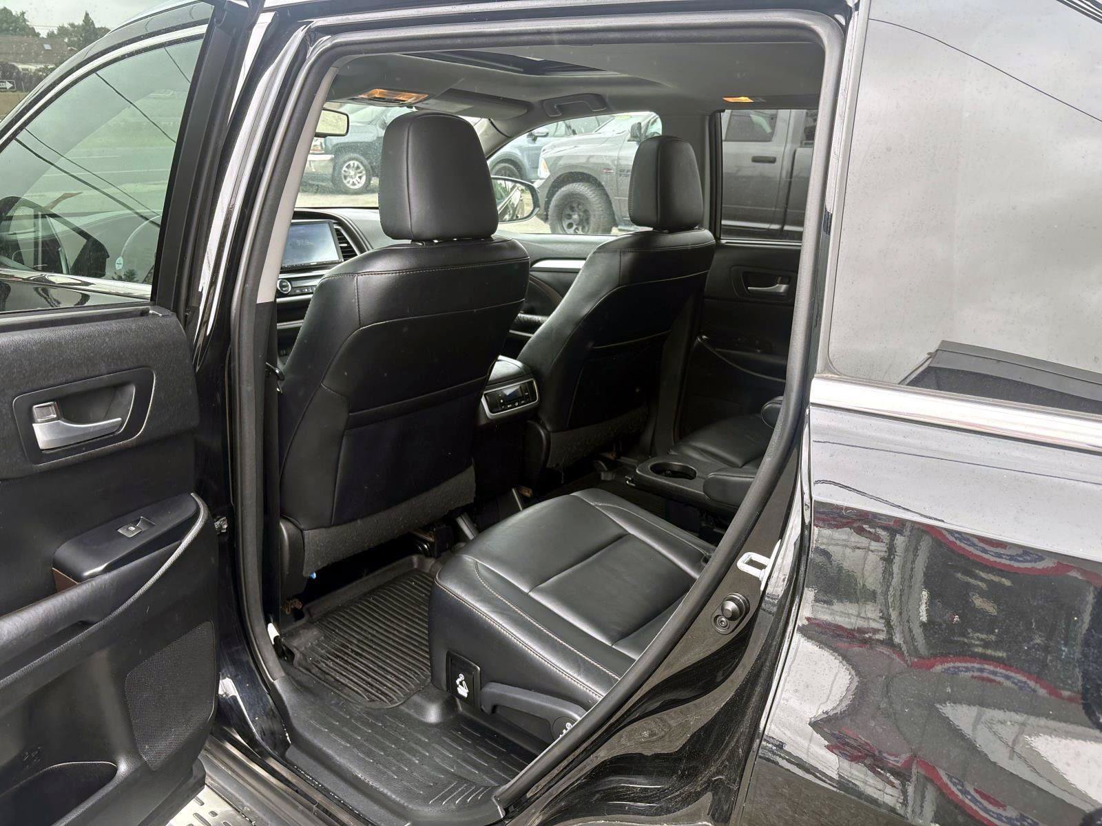 Used 2015 Toyota Highlander XLE AWD/4WD image 28