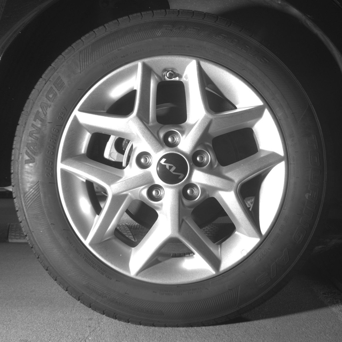 Used 2025 Kia Soul LX w/ LX Technology Package FWD image 15