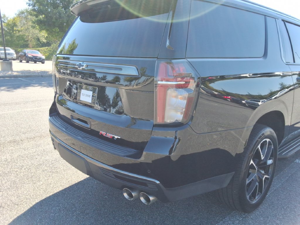 Used 2022 Chevrolet Suburban RST w/ Sport Performance Package AWD/4WD image 15