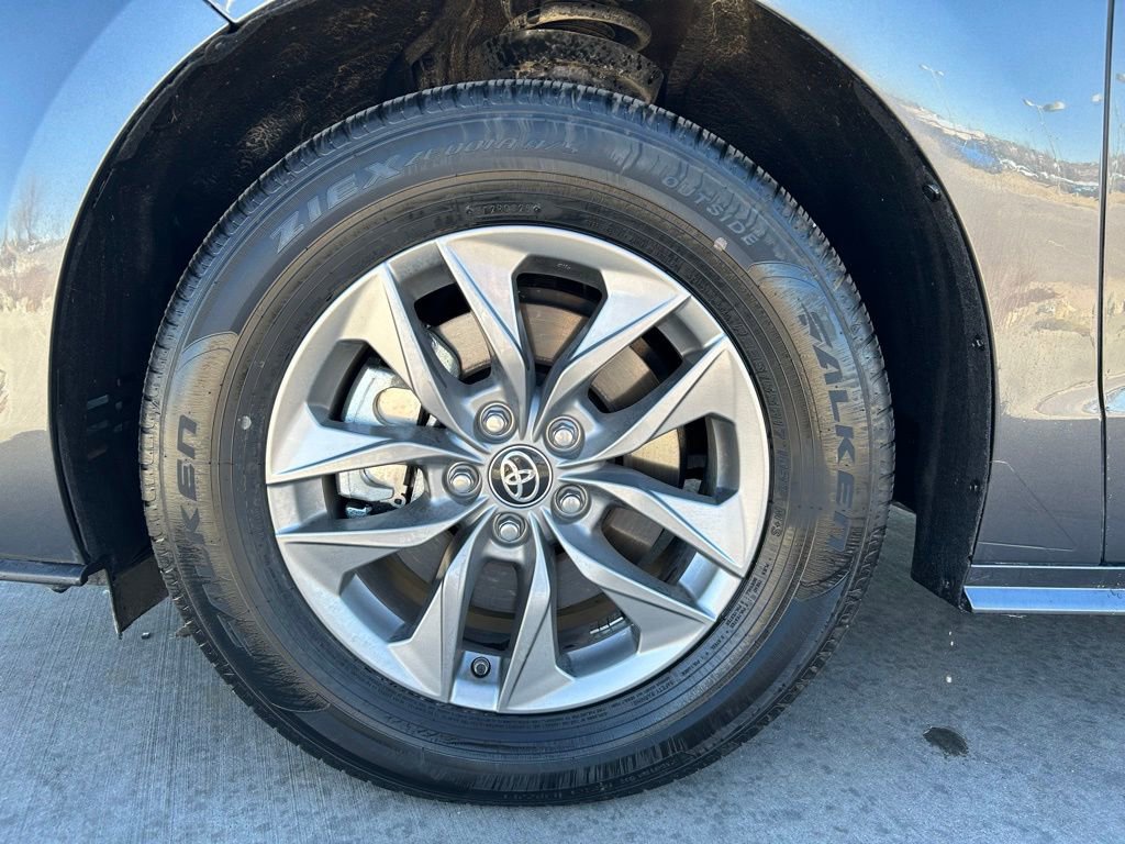 Used 2025 Toyota Sienna LE image 30