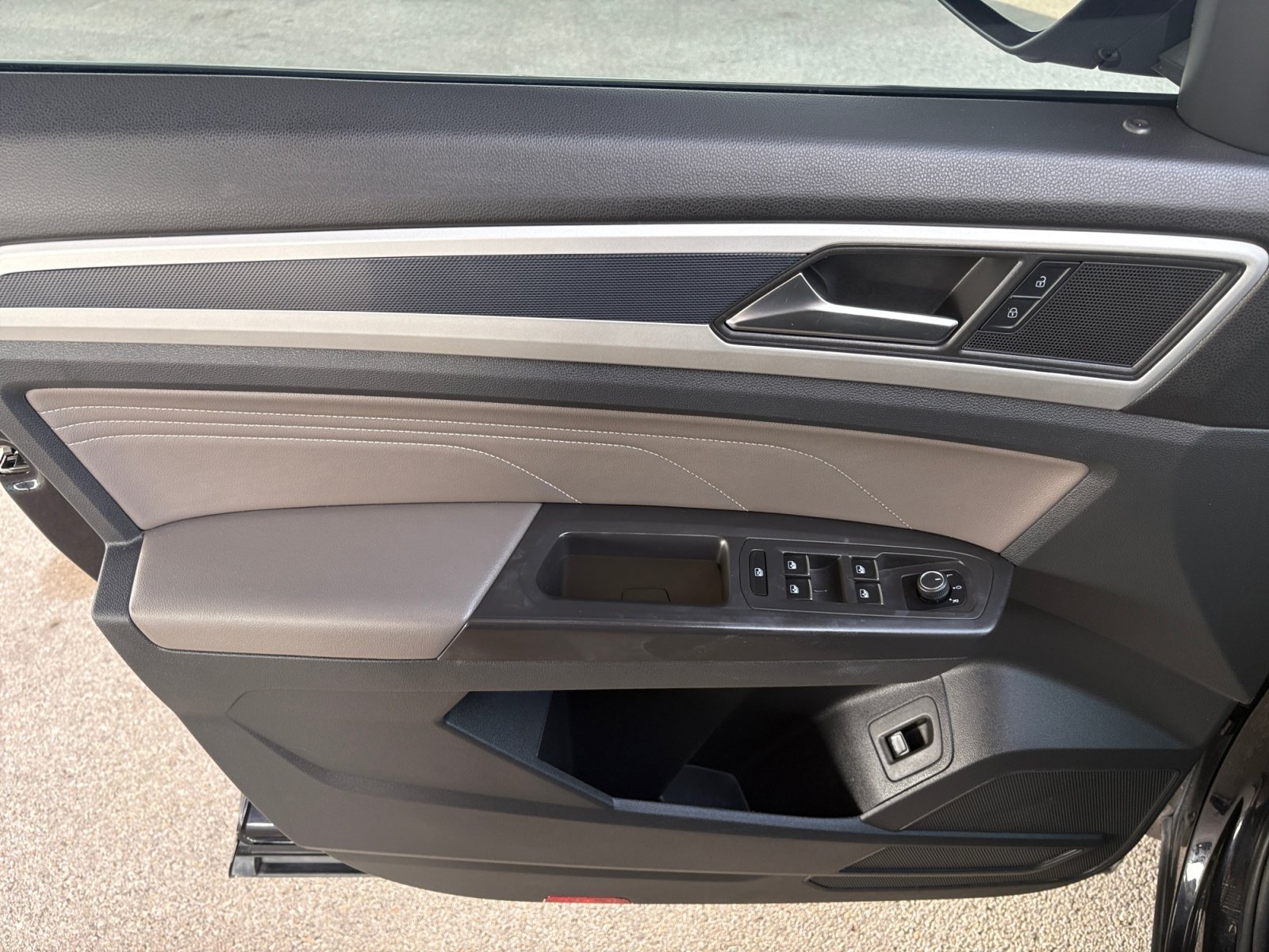 Certified 2022 Volkswagen Atlas SEL R-Line AWD/4WD image 25