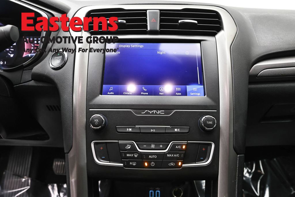 Used 2020 Ford Fusion SE FWD image 11