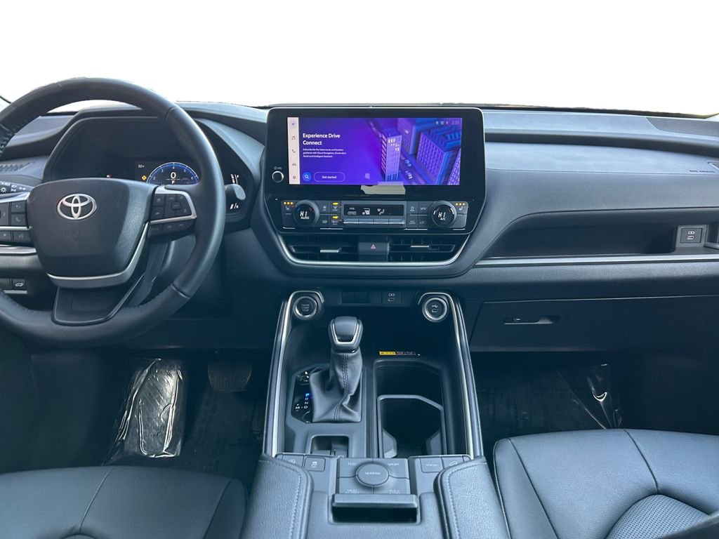 Used 2025 Toyota Grand Highlander AWD image 13