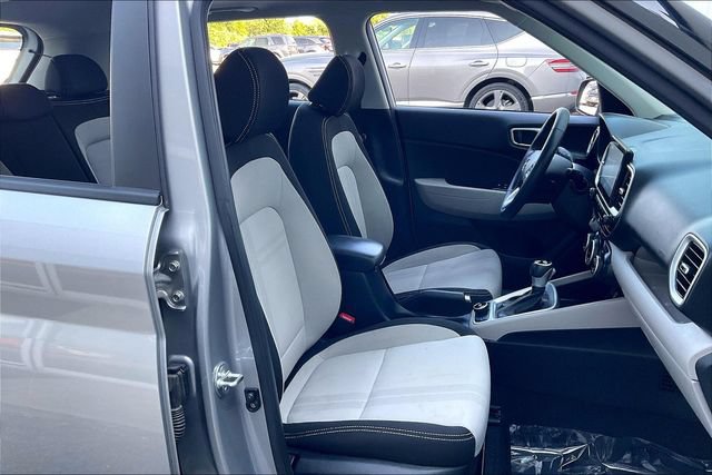 Certified 2024 Hyundai Venue SEL FWD image 7