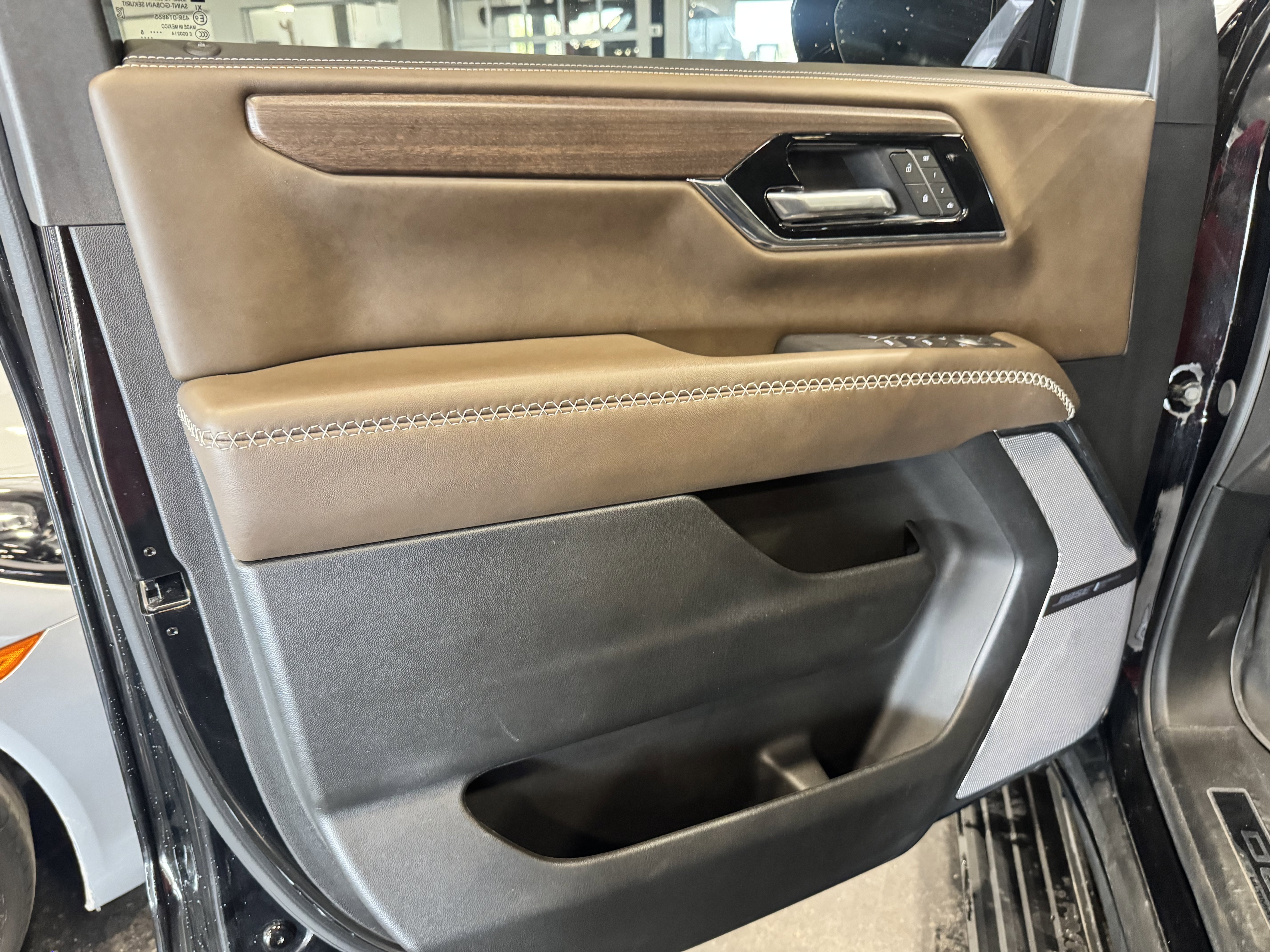 Used 2025 GMC Yukon XL Denali Ultimate image 38