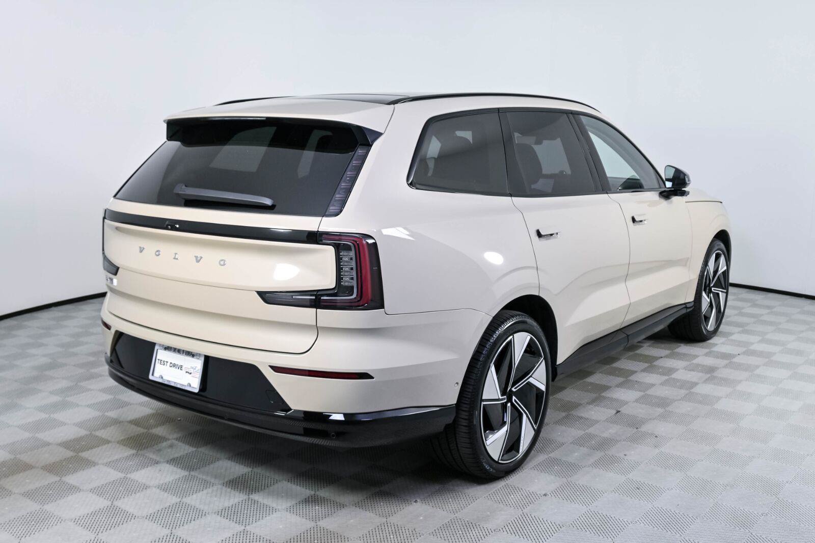 Certified 2026 Volvo EX90 Ultra AWD/4WD image 29