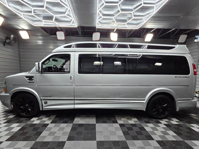 Used 2018 GMC Savana 2500 Extended w/ Enhanced Convenience Package RWD image 9