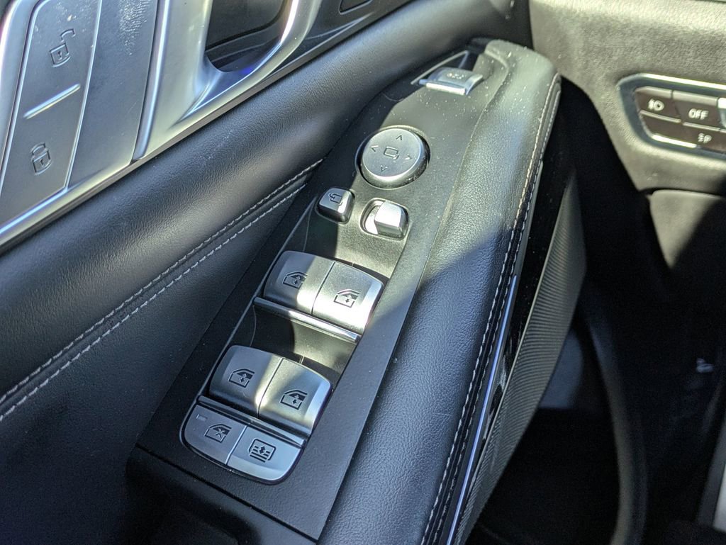 Used 2021 BMW X7 M50i w/ Dynamic Handling Package image 27