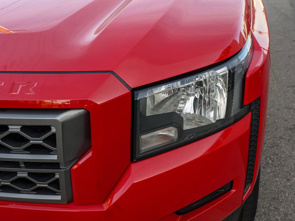 Used 2023 Nissan Frontier SV image 10