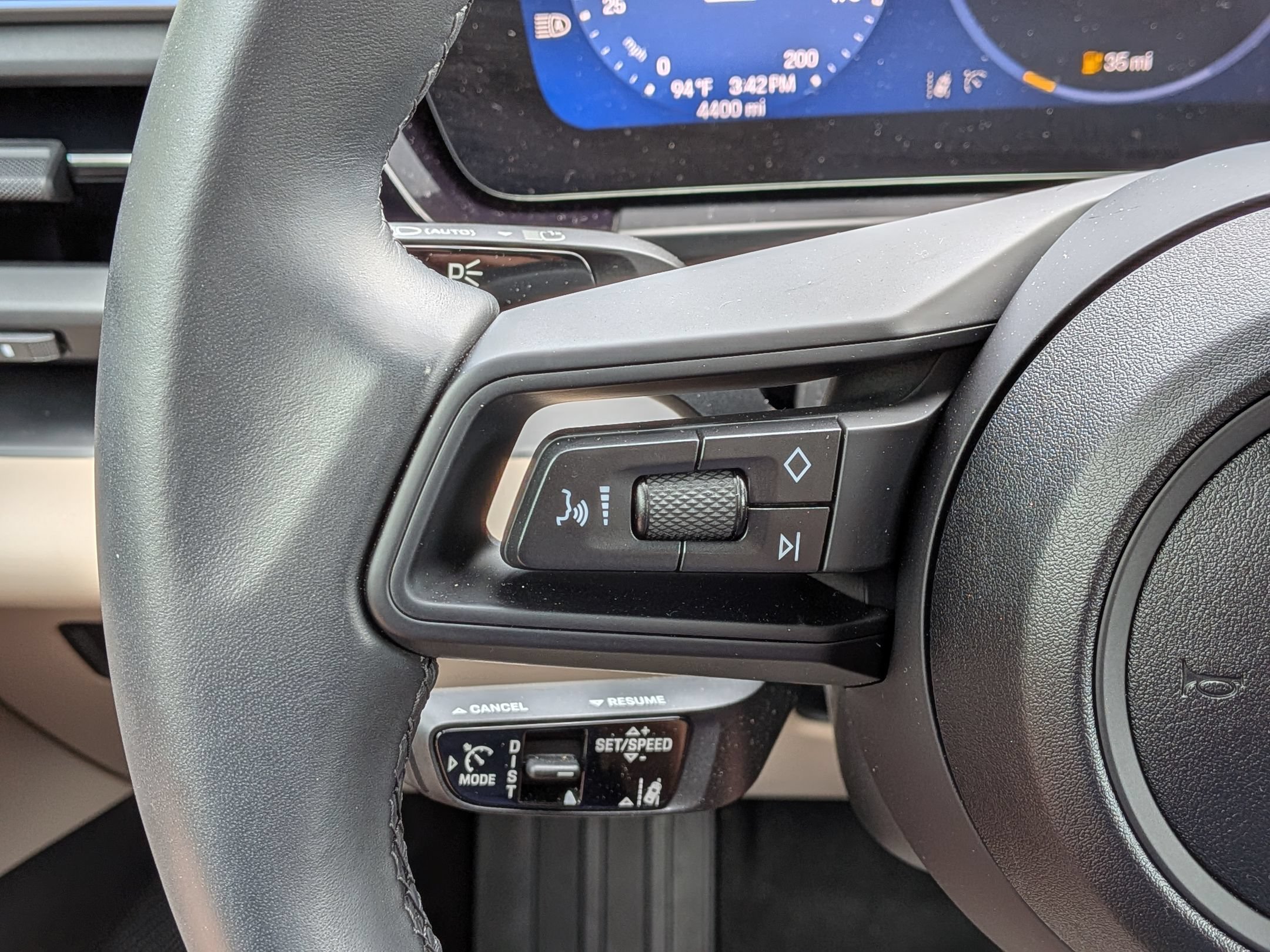 Used 2025 Porsche Macan Electric RWD image 8