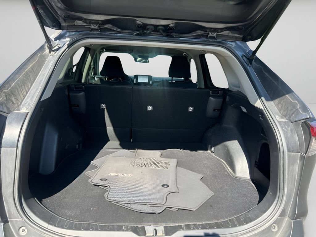 Used 2021 Toyota RAV4 XLE AWD/4WD image 11