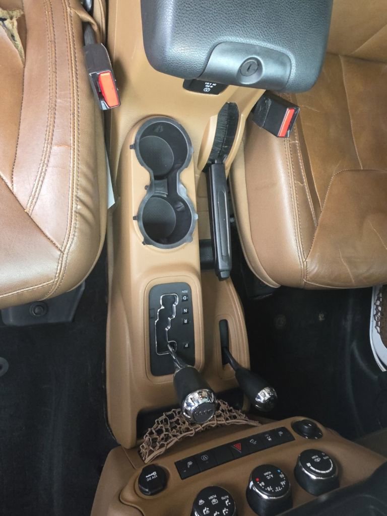 Used 2014 Jeep Wrangler Unlimited Sahara w/ Connectivity Group image 40