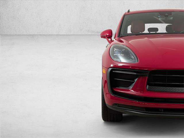 Certified 2025 Porsche Macan image 12