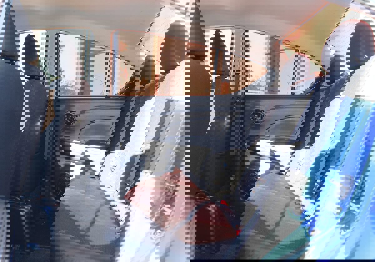 Used 2012 Nissan Versa SV image 30