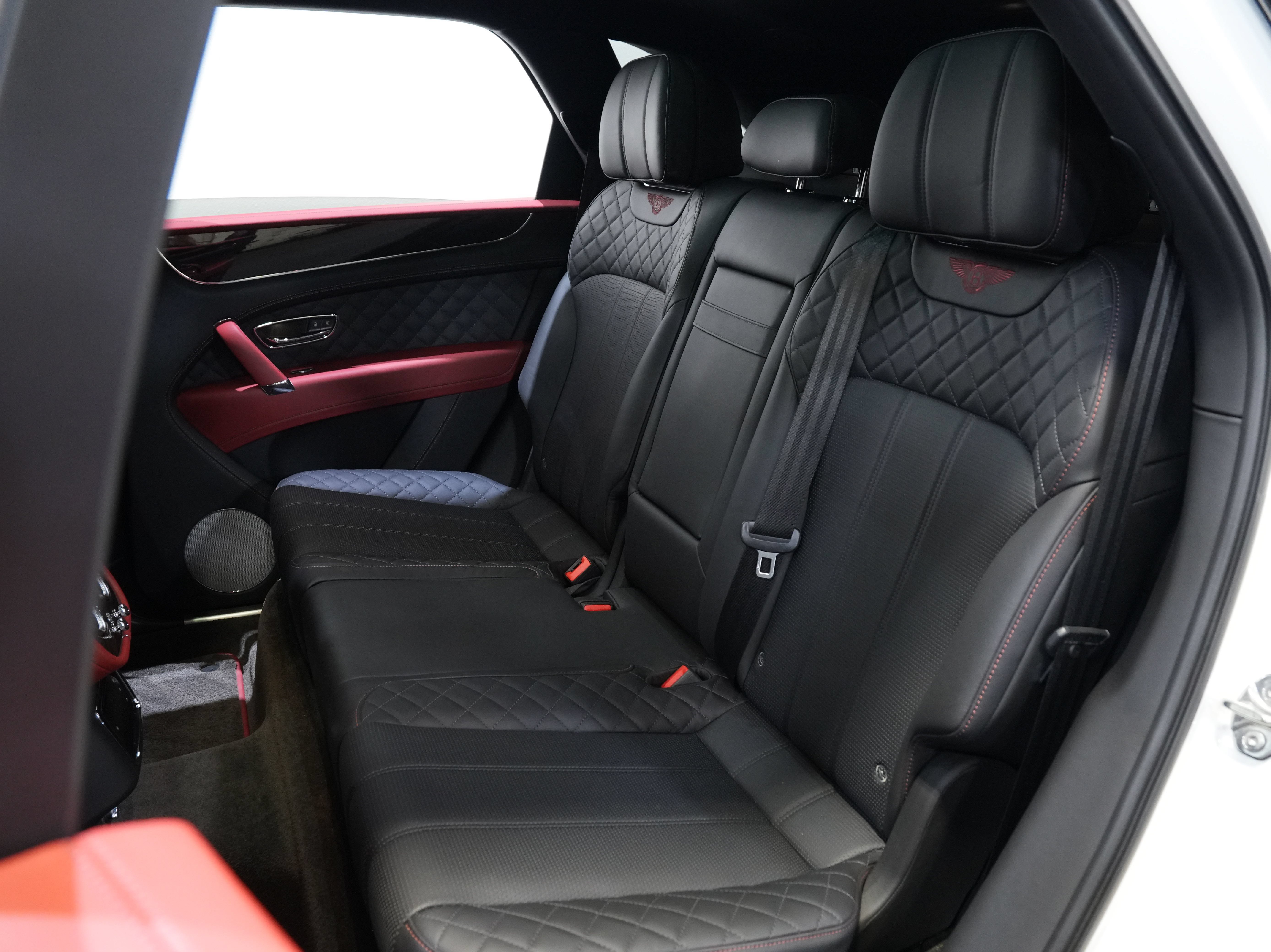 Used 2018 Bentley Bentayga AWD/4WD image 37