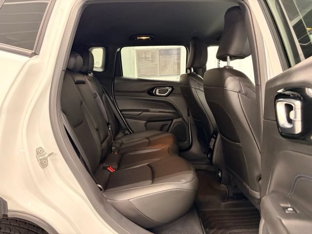 Used 2025 Jeep Compass Latitude w/ Altitude Special Edition AWD/4WD image 9