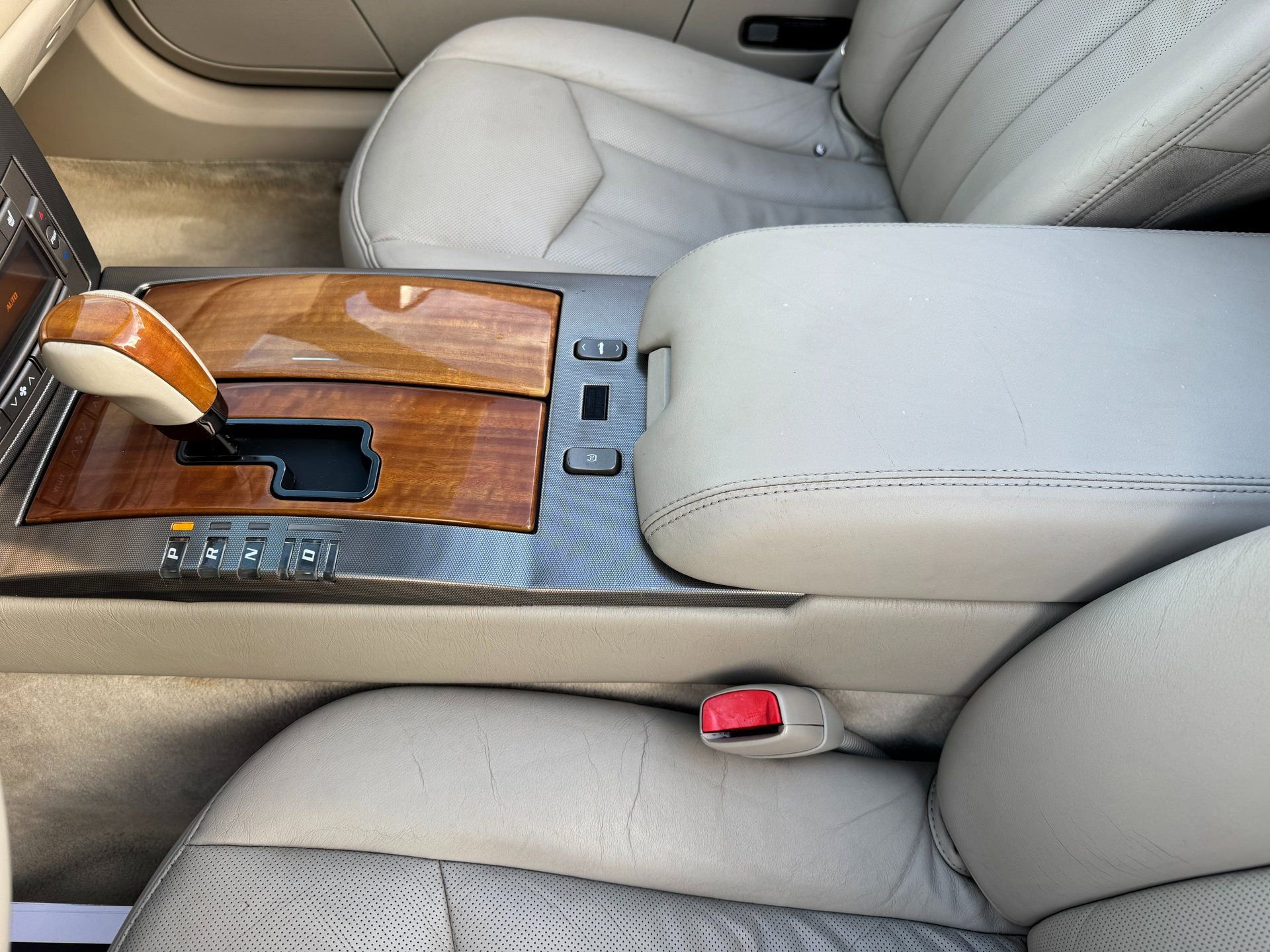 Used 2005 Cadillac XLR image 29