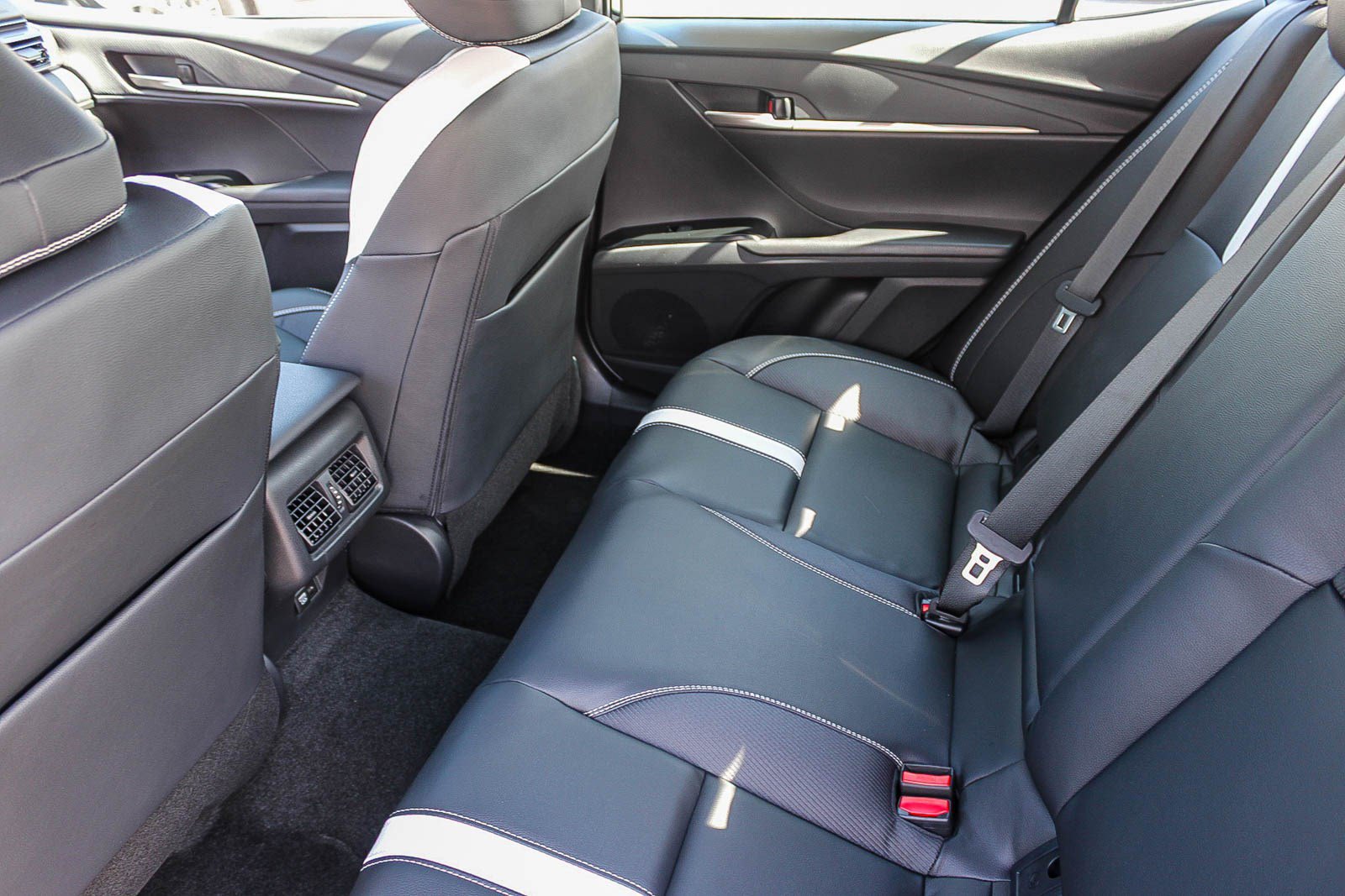 New 2026 Toyota Camry SE FWD image 21