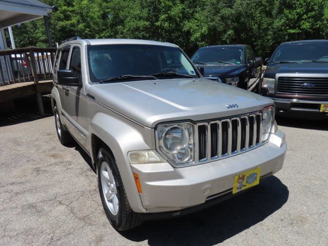 Used 2008 Jeep Liberty Limited w/ Premium Sound Group AWD/4WD image 4