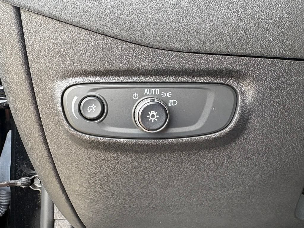 Used 2024 Chevrolet Equinox LT FWD image 18