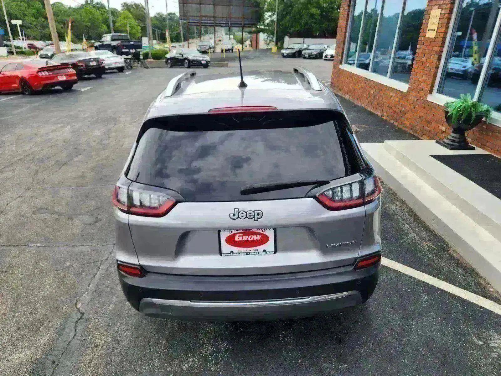 Used 2019 Jeep Cherokee Limited image 25