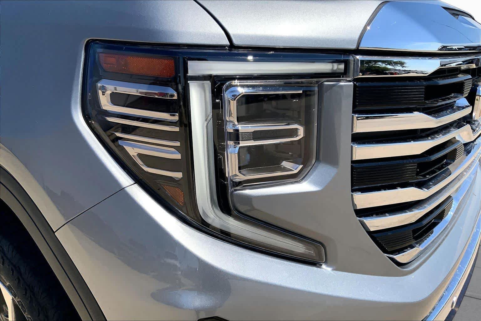 Used 2024 GMC Sierra 1500 SLT AWD/4WD image 28
