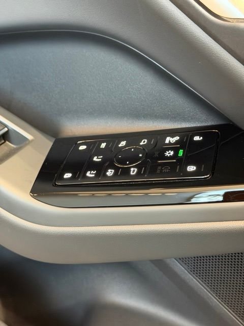 Used 2025 Audi Q6 e-tron Premium Plus AWD/4WD image 18