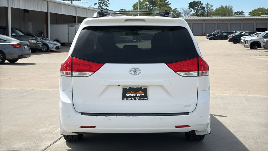 Used 2014 Toyota Sienna XLE image 4