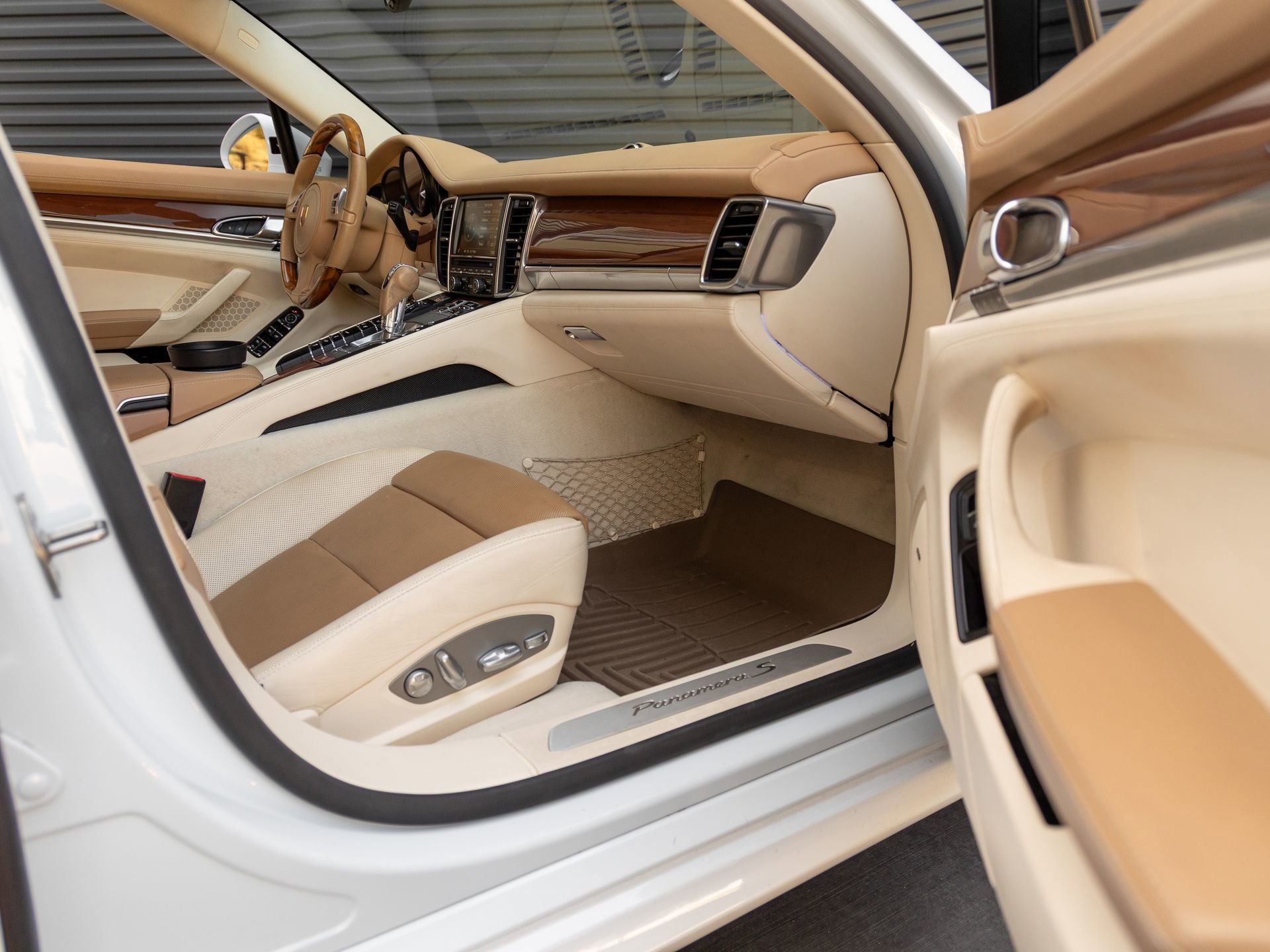 Used 2016 Porsche Panamera S RWD image 39