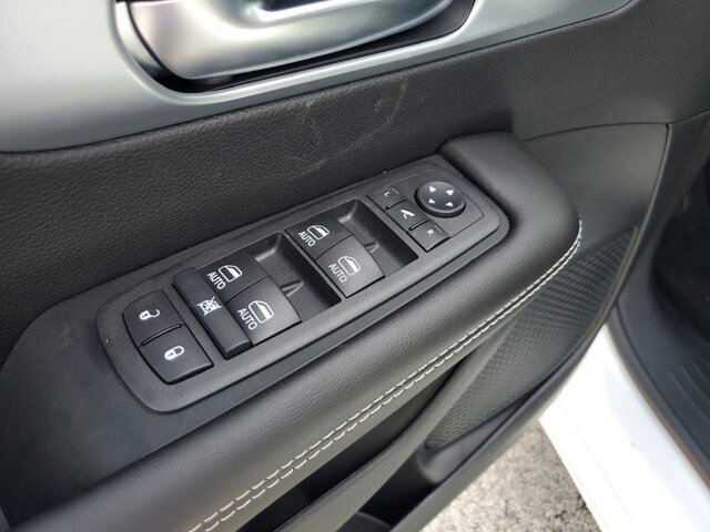 New 2026 Chrysler Pacifica Limited FWD image 11